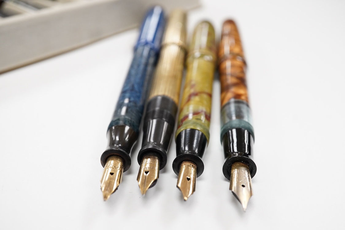 A collection of various fountain pens, various manufacturers (some incomplete, approx. 40)